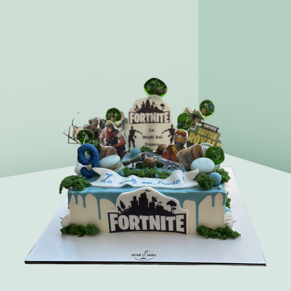 Fortnite Cake with edible character toppers, Ideal for Fortnite birthday parties