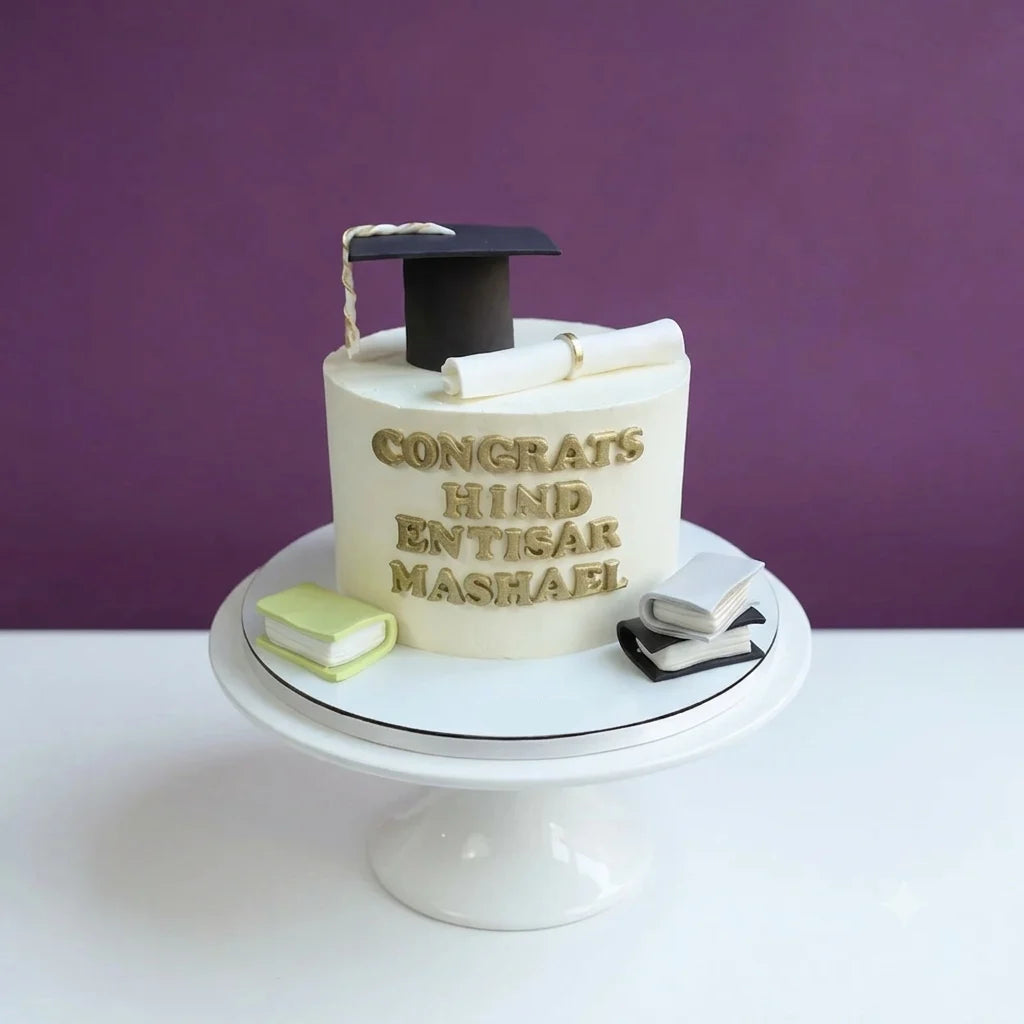 graduation cake with a hat and diploma