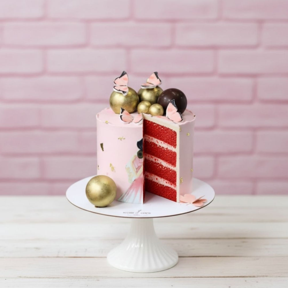 Decorative mom and daughter cake red velvet flavour