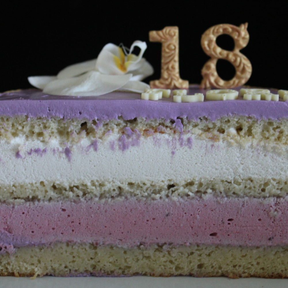 Vanilla/Berries Mousse Cake